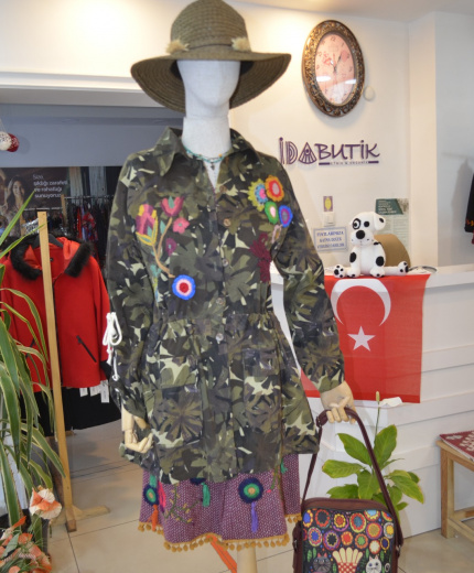 Kamuflaj Desenli Etnik İşlemeli Trençkot (Trenchcoat)